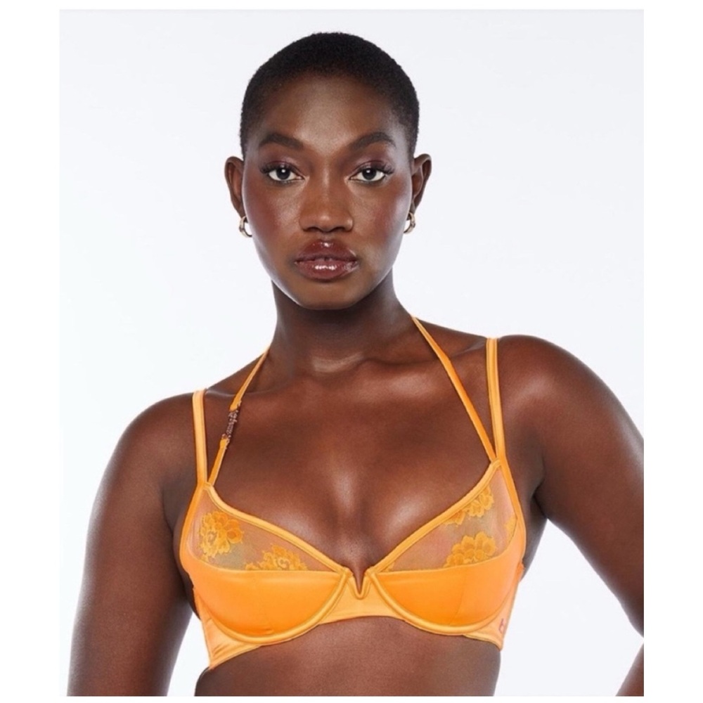 Savage x Fenty Strap Up Lace Plunge Bra